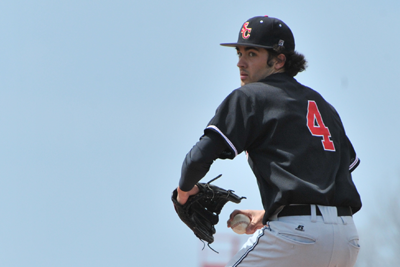 Storm sweep Central, keep IIAC Tournament hopes alive