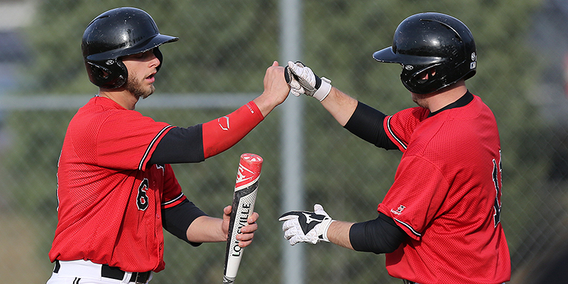 Richman single gives Simpson walk-off win over Grinnell
