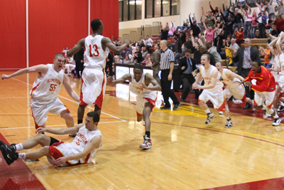 Barragan vaults Simpson men into IIAC Tournament
