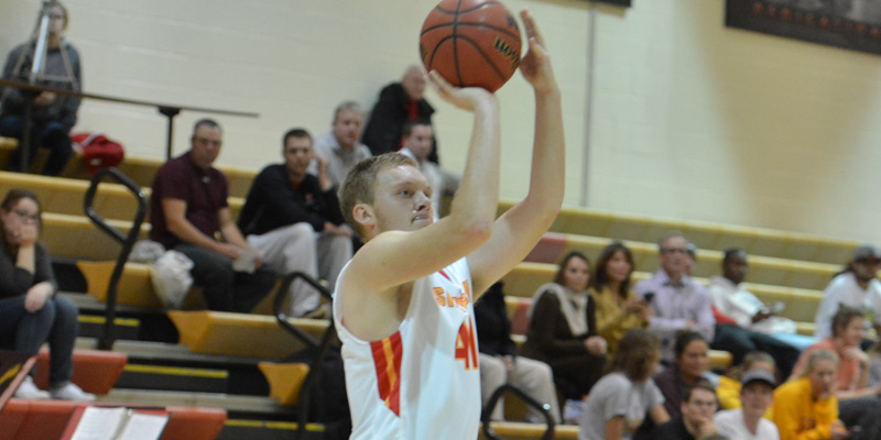 Comeback falls short in men's basketball loss