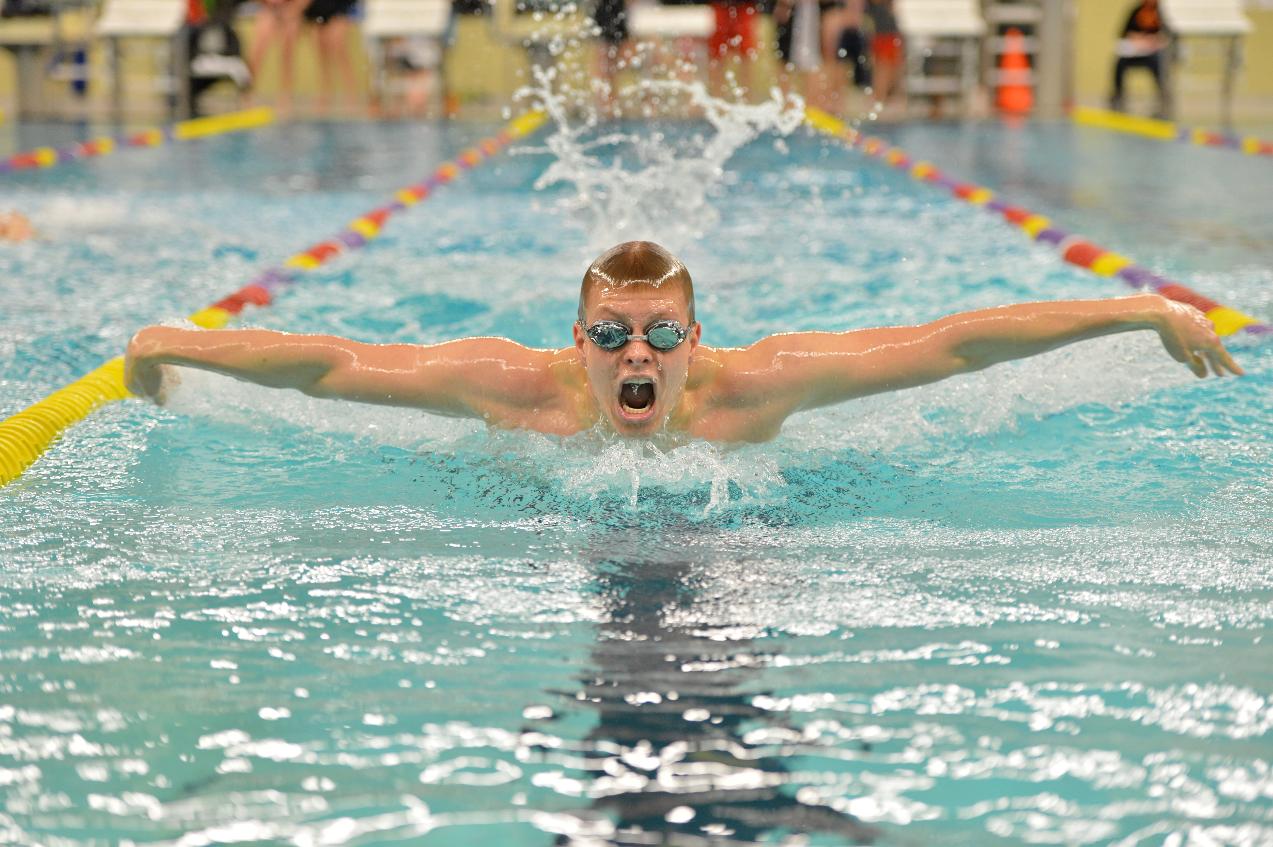 Five wins pace Simpson attack in double dual