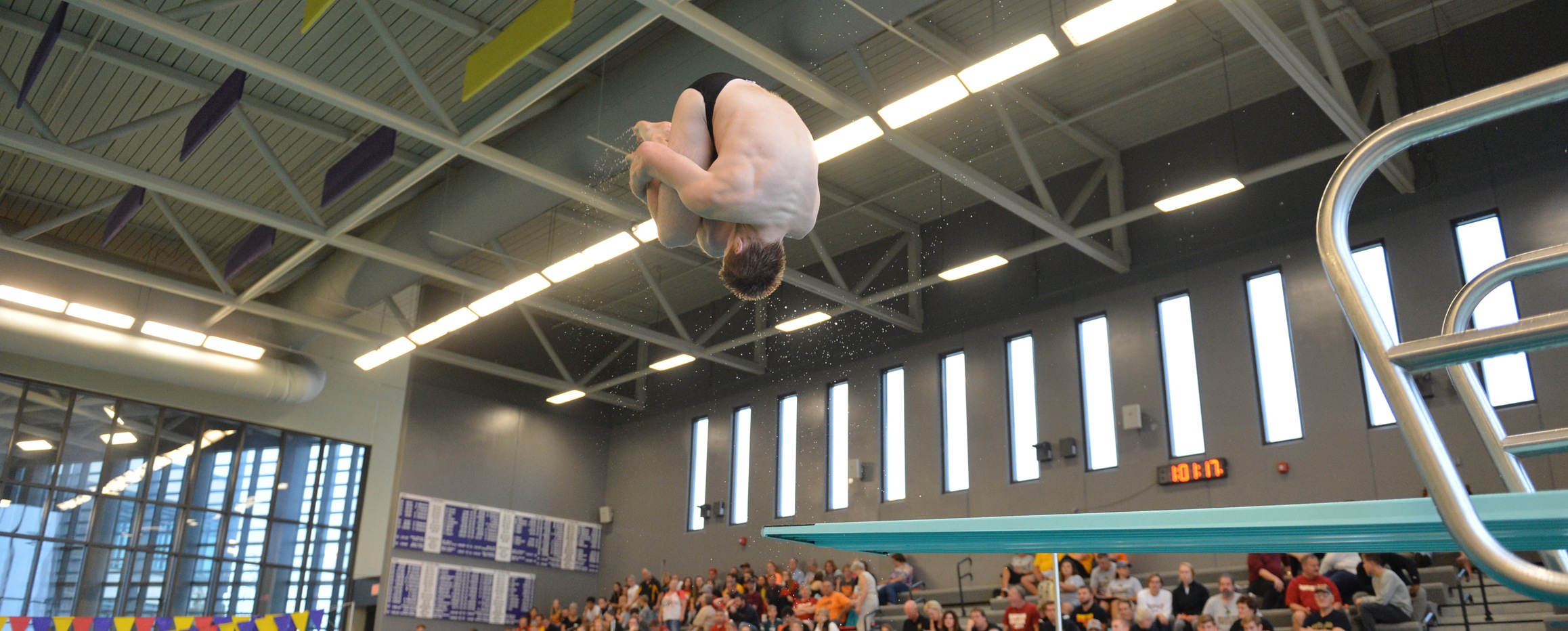 Men's swimming defeats Iowa Lakes CC in home dual