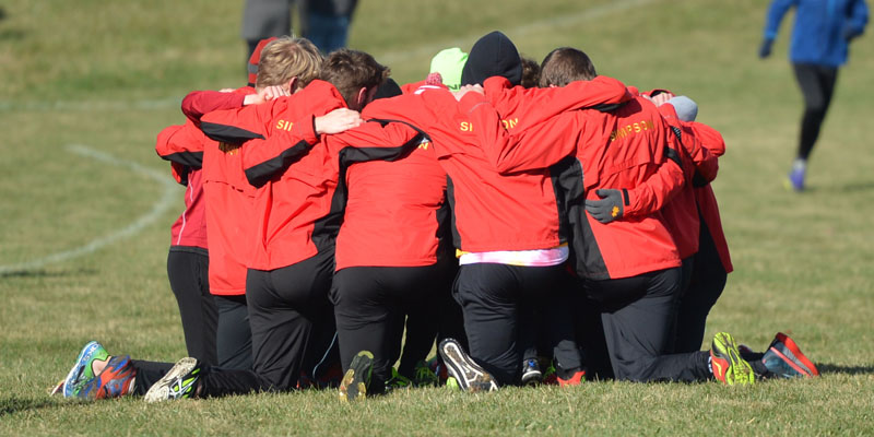 Men's cross country finishes with best effort at regionals