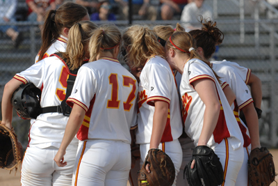 Simpson softball beats Kean, falls to Muskingum