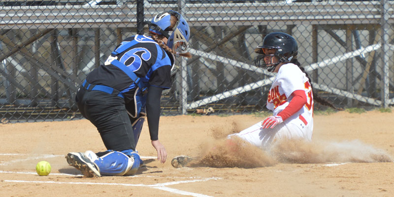 Storm post convincing sweep against Dubuque