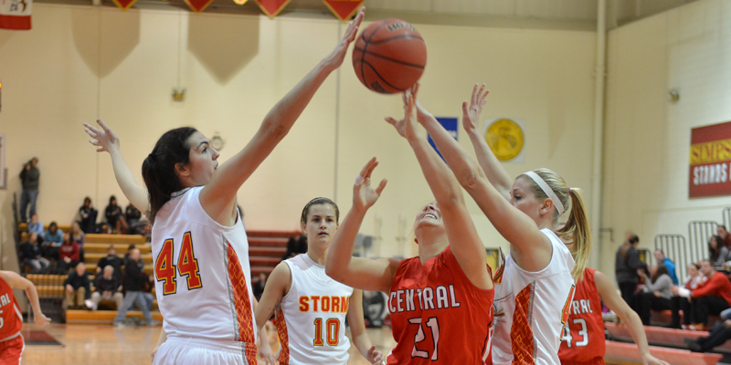 Defense propels Storm to season sweep over Dutch