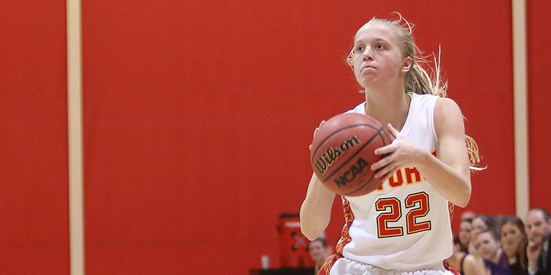 Coe knocks Simpson out of IIAC Tournament 70-64
