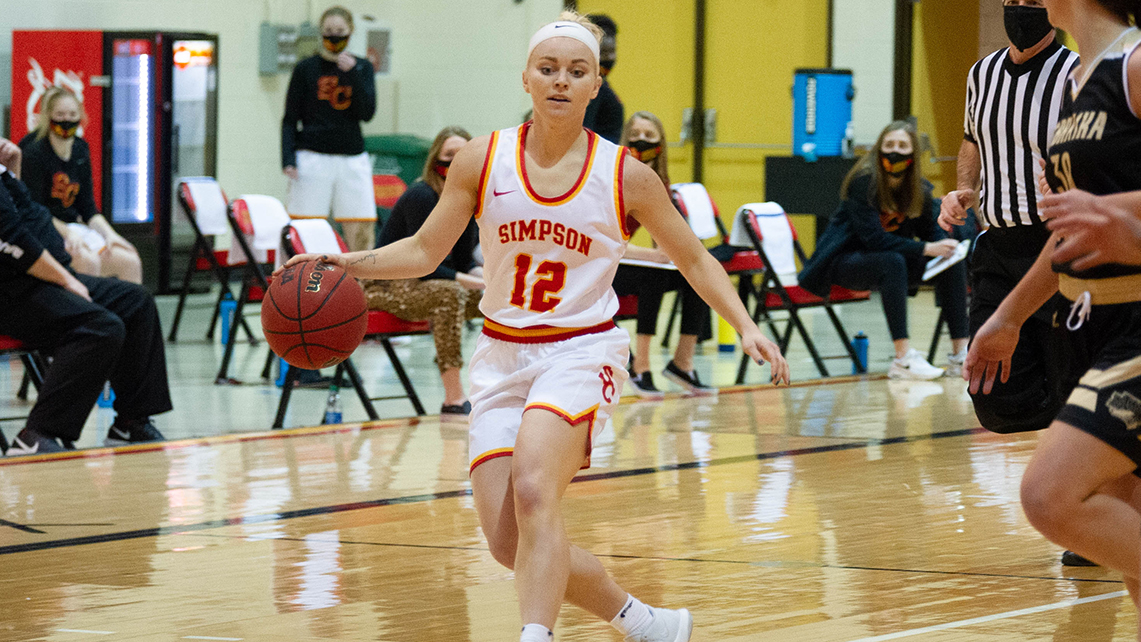 Senior Kelli Hanson. Photo by Corinne Thomas