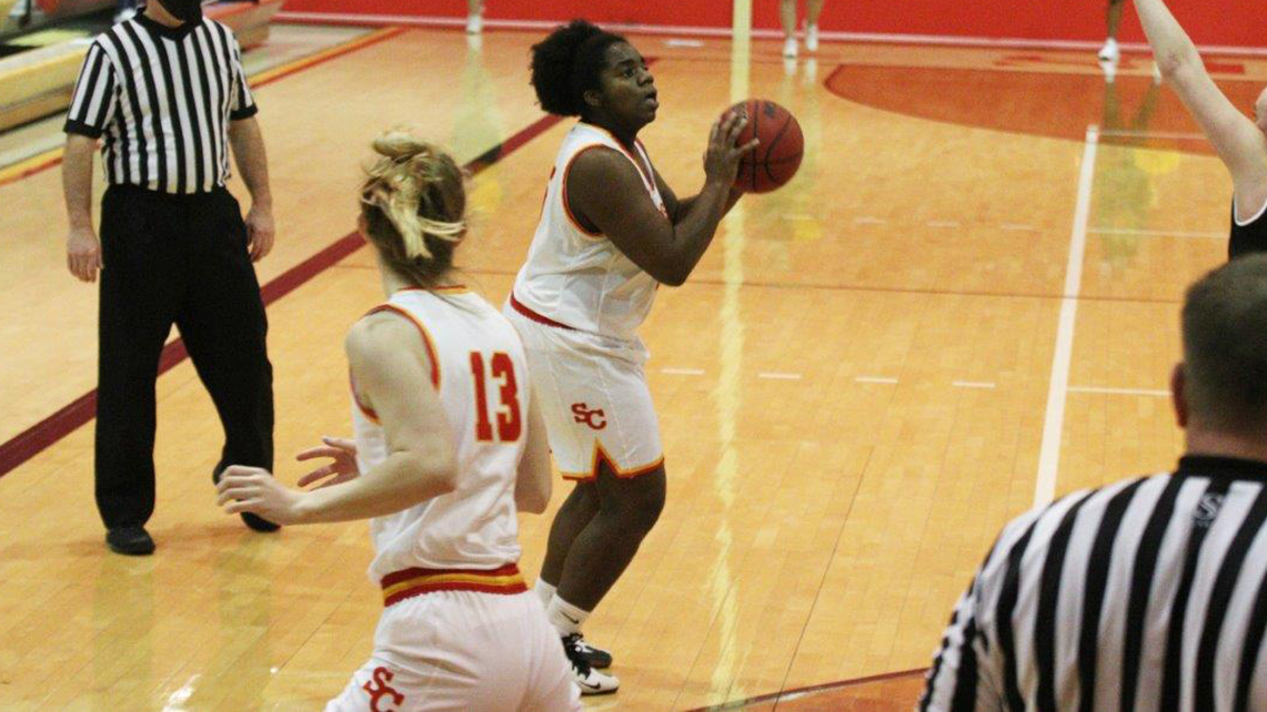 Senior Essance Porter. Photo by Lynn Rhodes.
