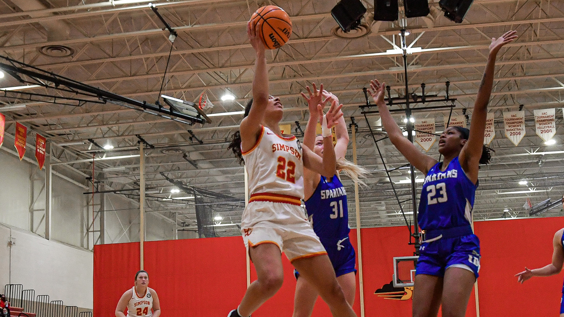 Junior Cassie Nash (photo by Vicki Born)