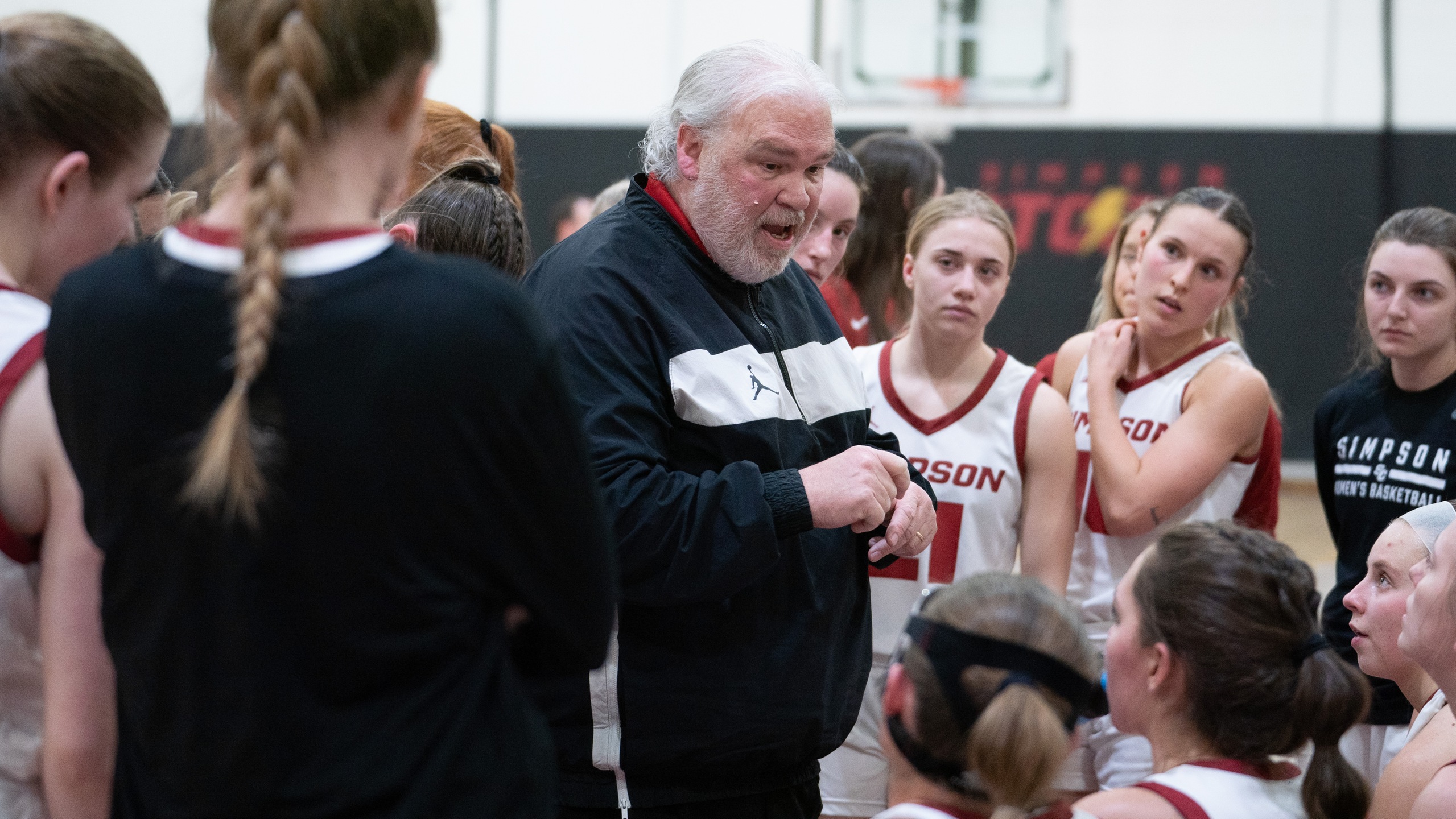 Brian Niemuth becomes 12th Division III women's basketball coach to reach 700 career wins