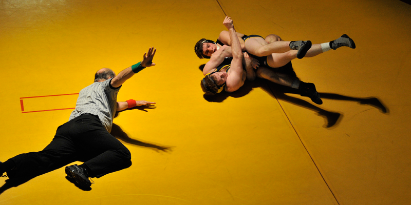 Wrestlers fall to Central in IIAC Dual Finals