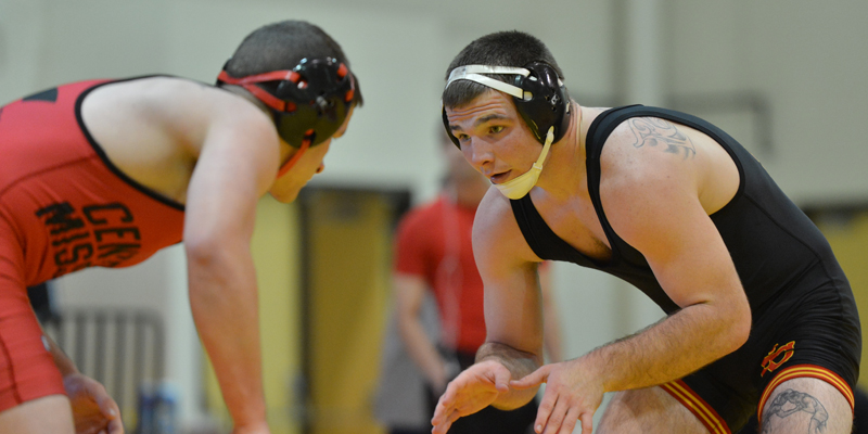 Roberts scores upset in loss to top-ranked Knights