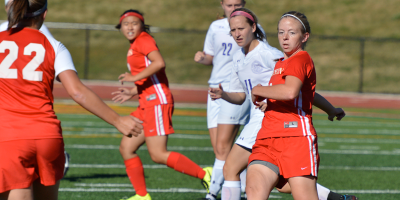 Women's soccer battles in loss to Wartburg