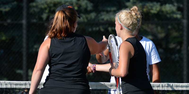 Women's tennis drops rain-shortened dual against Grand View