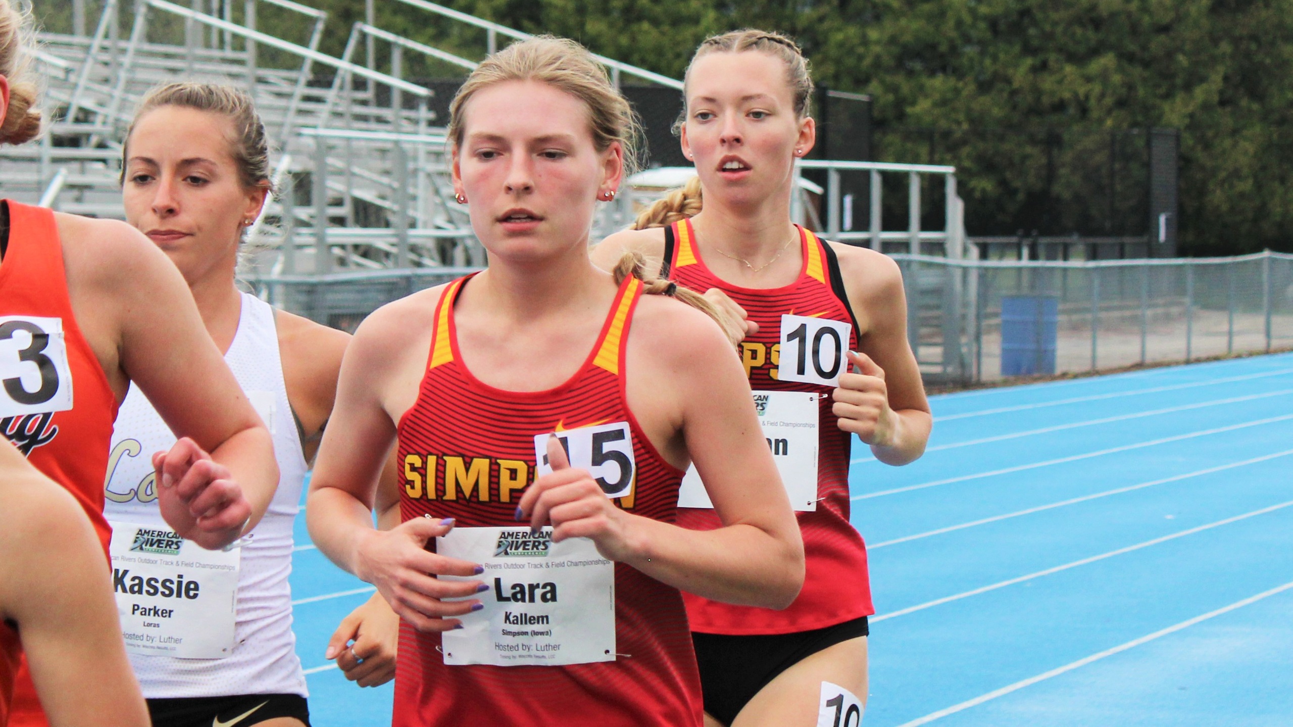 Lara Kallem (front) and Teghan Booth (back). Photo by Paige Kaltschnee.