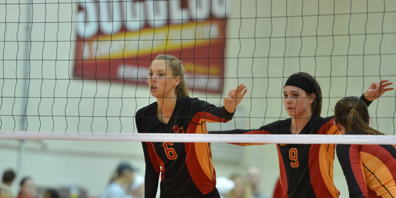 Volleyball suffers a pair of losses at Gustavus Adolphus Quadrangular