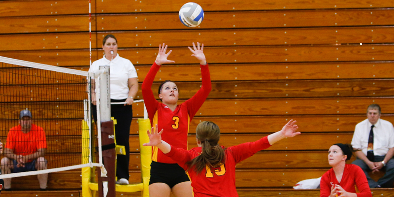 Storm fall to Wartburg in IIAC opener