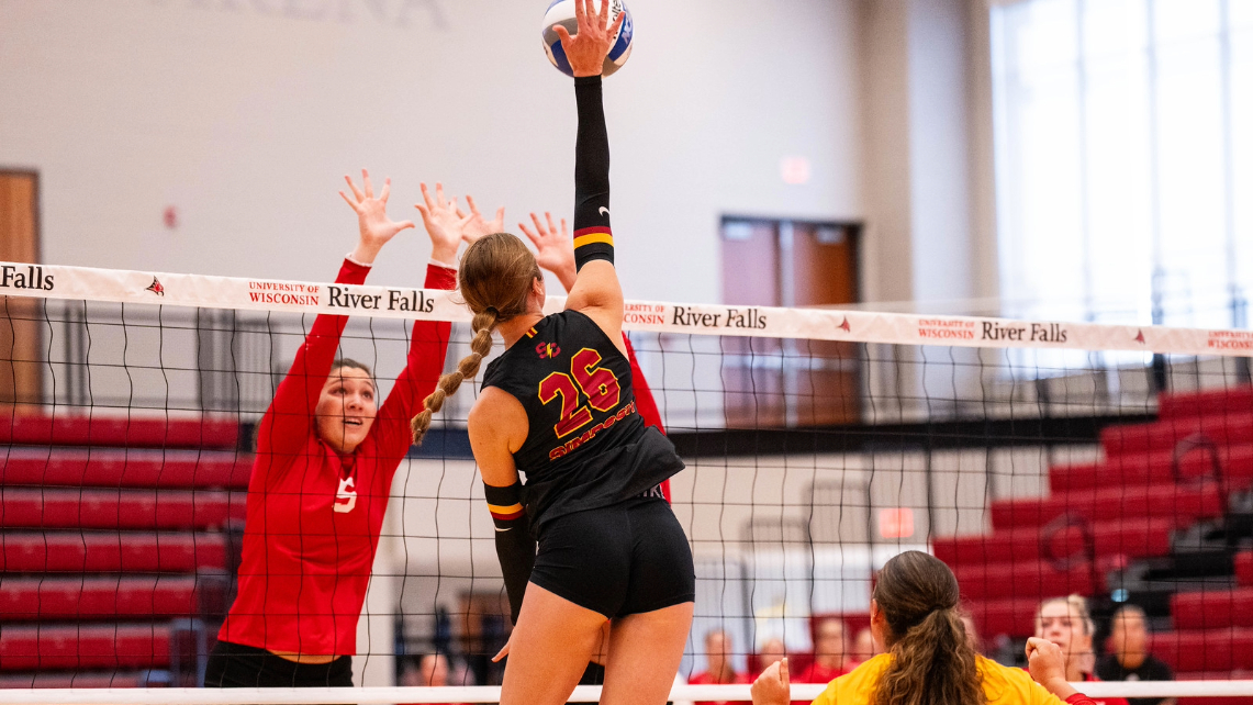 Storm fall in hard-fought five set matchup in Grinnell